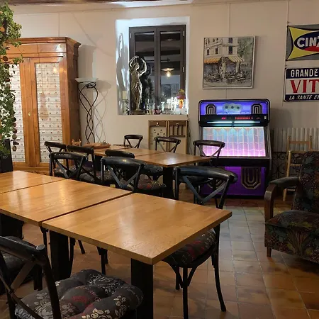 Guest house Logis De La Roche - Niort - 3*