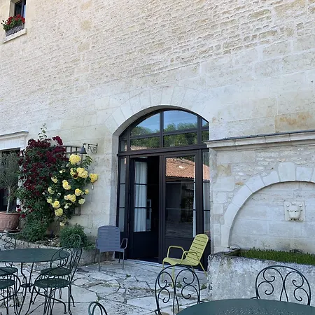 Logis De La Roche - Niort - Guest house