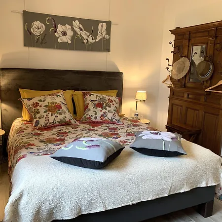 Logis De La Roche - Niort - 3*