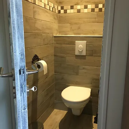 Konukevi Logis De La Roche - Niort - 3*