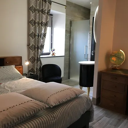 Guest house Logis De La Roche - Niort -