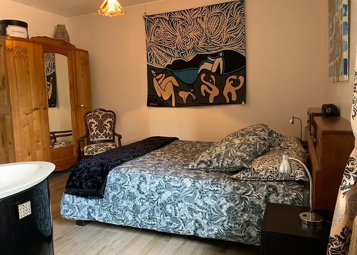 Logis De La Roche - Niort - Pensión Chauray