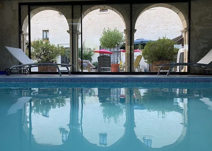 Logis De La Roche - Niort - Pensión 3*