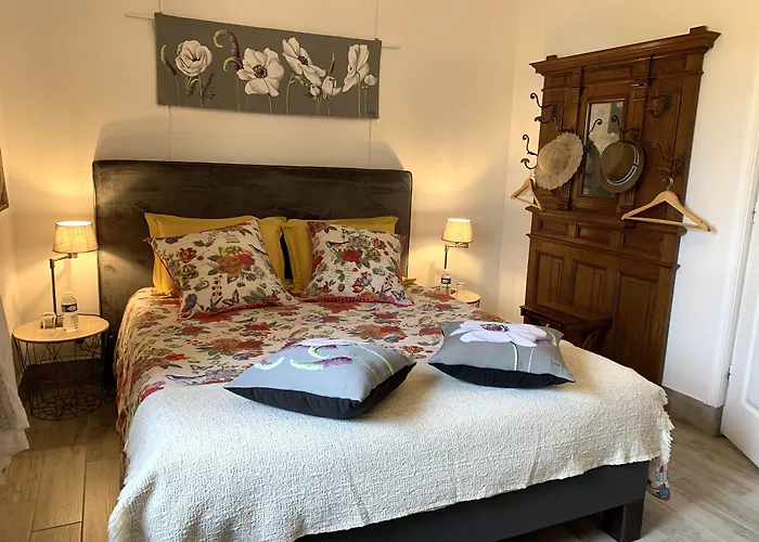 Logis De La Roche - Niort - 3*