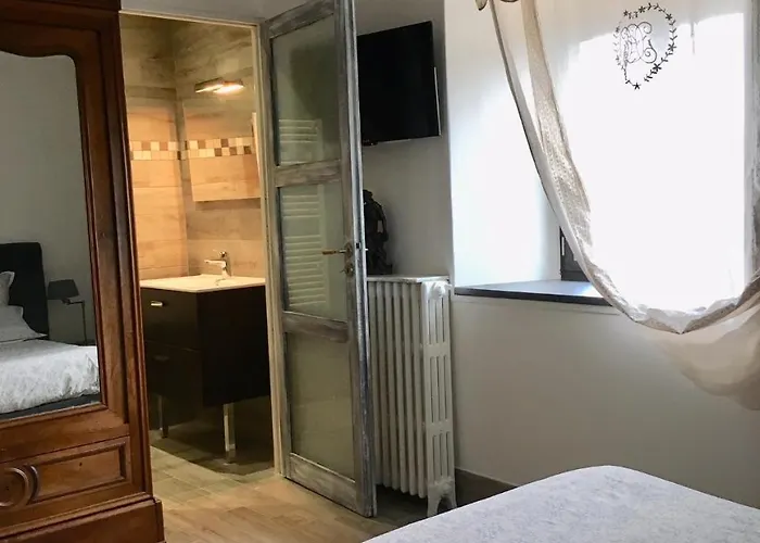 Logis De La Roche - Niort - Pensión 3*